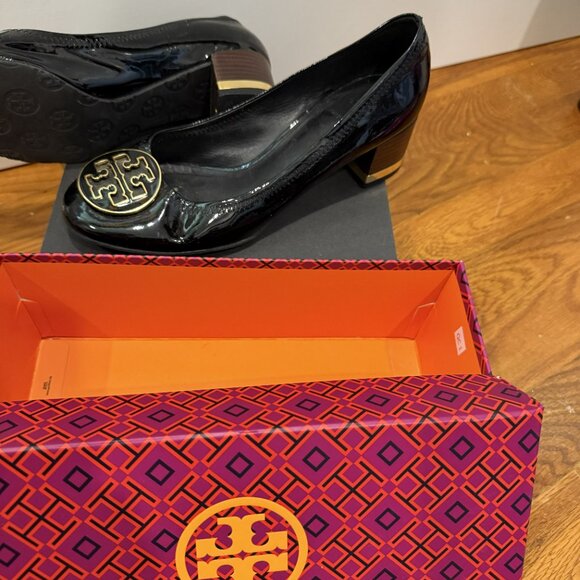 Black patent leather tory burch shoes/ heels - Picture 9 of 9